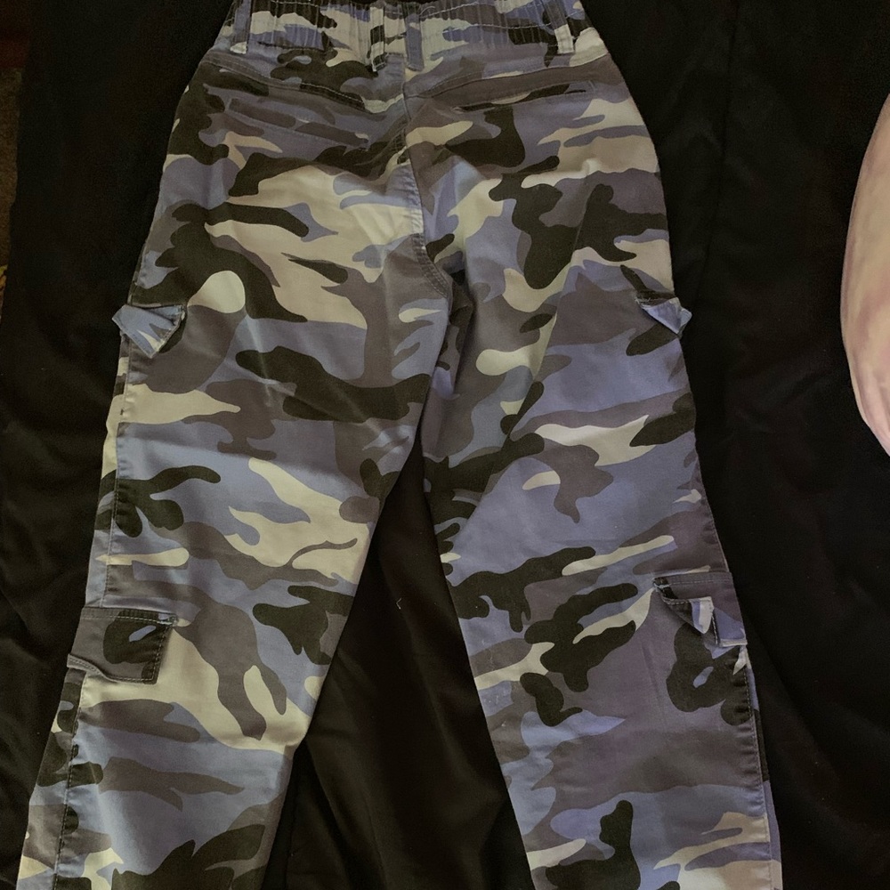 V.I.P. Cargos - Picture 2 of 2